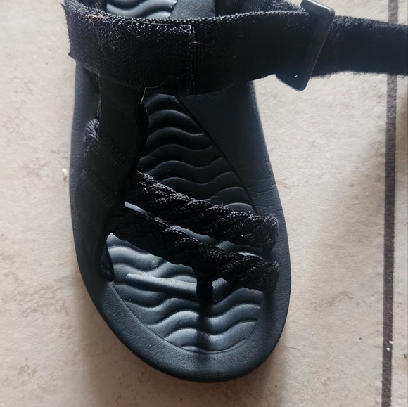 Black strapped sandals - Picture 5 of 9